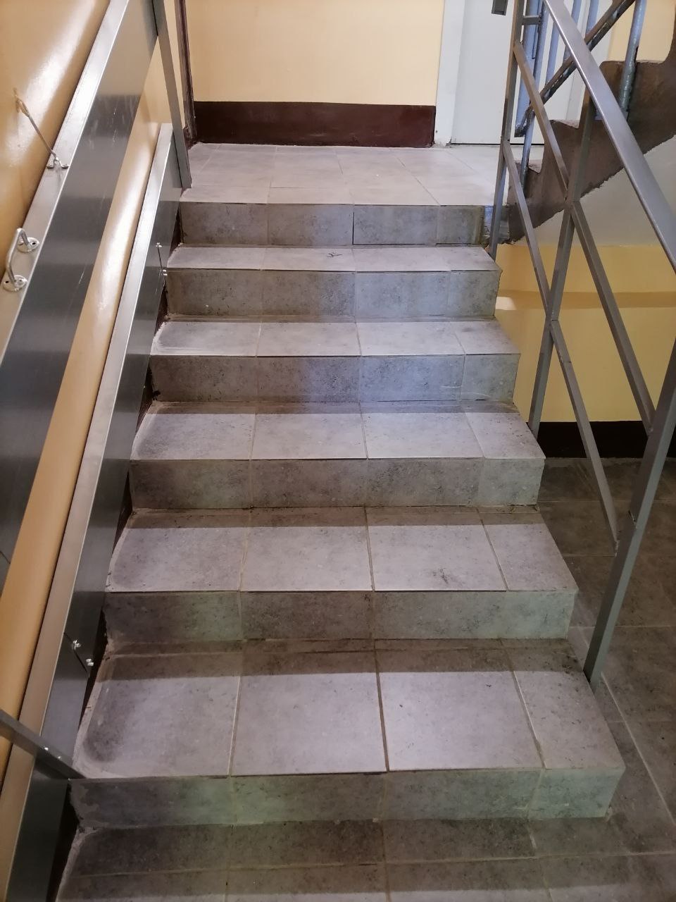 В Королёве отремонтировали 50 подъездов в многоквартирных домах В Королёве отремонтировали 50 подъездов в многоквартирных домах