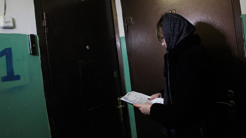 В Тимоново жителям вручили около 30 извещений по долгам за ЖКУ В Тимоново жителям вручили около 30 извещений по долгам за ЖКУ