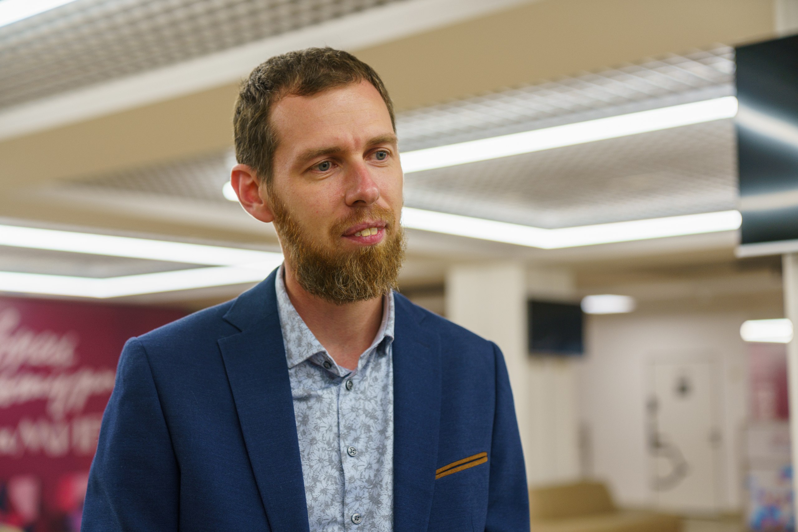 В Домодедовском дворце культуры и спорта «Мир» прошла выставка «умных рисунков» Антона Сушкина В Домодедовском дворце культуры и спорта «Мир» прошла выставка «умных рисунков» Антона Сушкина