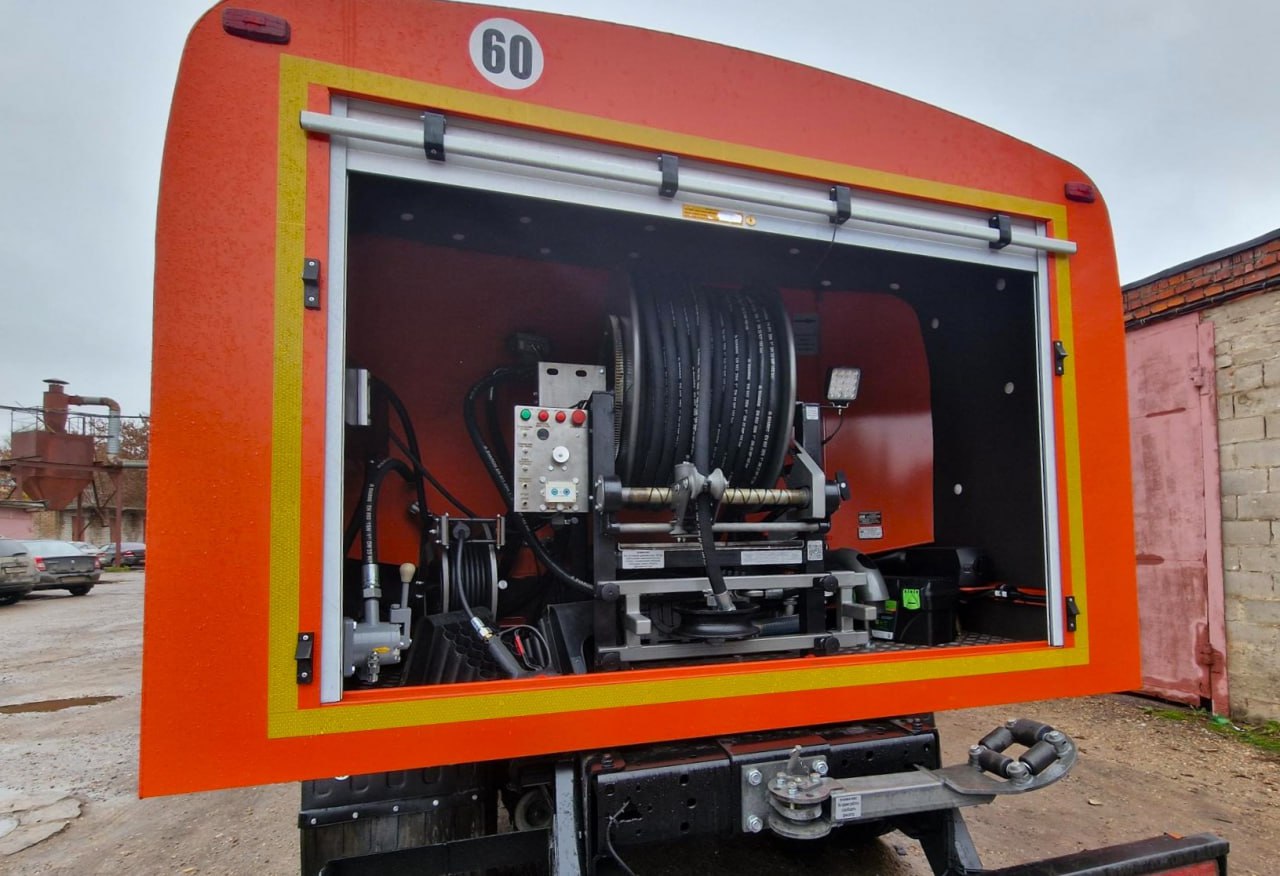 Современная каналопромывочная машина поступила в «Белоозёрское ЖКХ» по губернаторской программе Современная каналопромывочная машина поступила в «Белоозёрское ЖКХ» по губернаторской программе