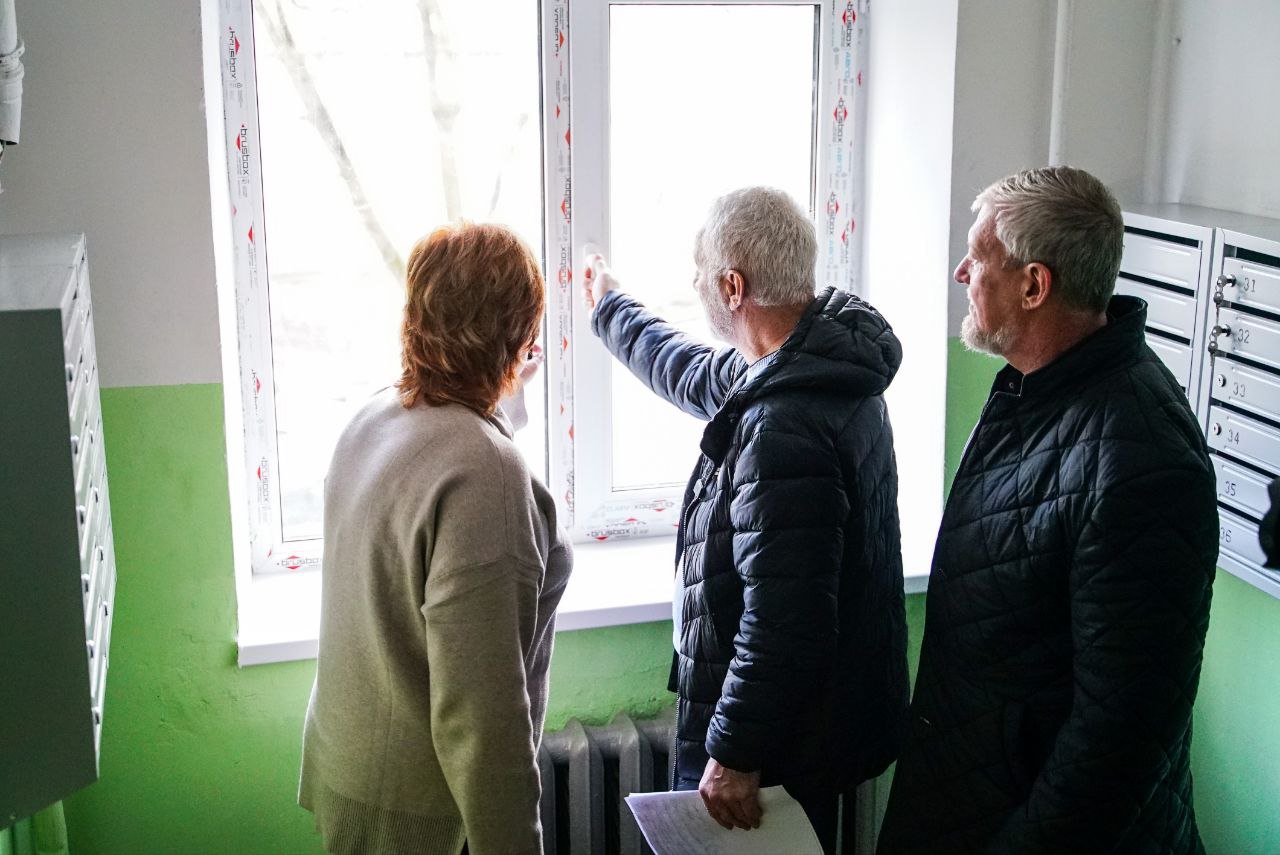 Жители и депутаты проверяют итоги работ по ремонту подъездов в Химках