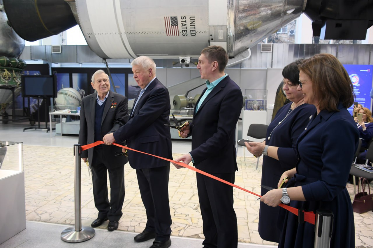 Игорь Трифонов: В музее РКК «Энергия» открылась выставка, посвященная 85-летию со дня рождения дважды Героя Советского Союза, летчика-космонавта, Почётного жителя Королёва Геннадия Михайловича Стрекалова Игорь Трифонов: В музее РКК «Энергия» открылась выставка, посвященная 85-летию со дня рождения дважды Героя Советского Союза, летчика-космонавта, Почётного жителя Королёва Геннадия Михайловича Стрекалова