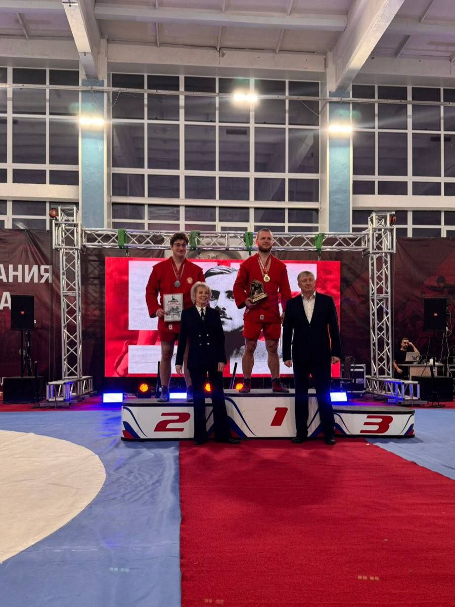 Серебряную и бронзовую медали завоевали люберецкие спортсмены на всероссийских соревнованиях по самбо