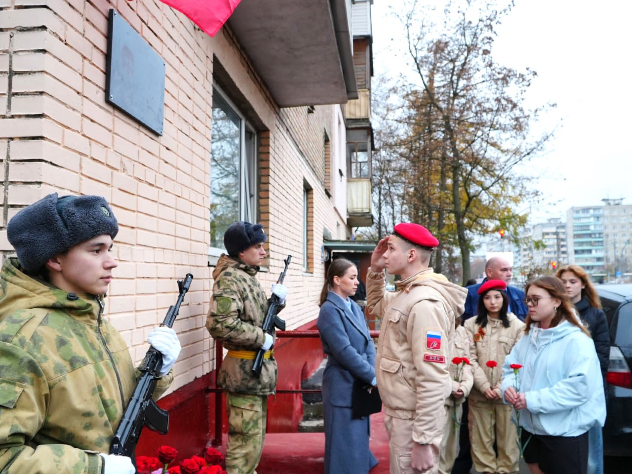 В Электростали открыли доску памяти, посвященную бойцу СВО В Электростали открыли доску памяти, посвященную бойцу СВО