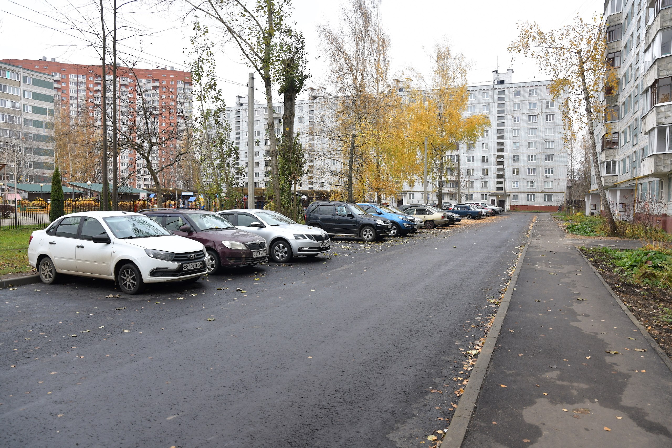 В Дмитрове завершены масштабные работы по комплексному благоустройству дворовых территорий на улице Космонавтов В Дмитрове завершены масштабные работы по комплексному благоустройству дворовых территорий на улице Космонавтов