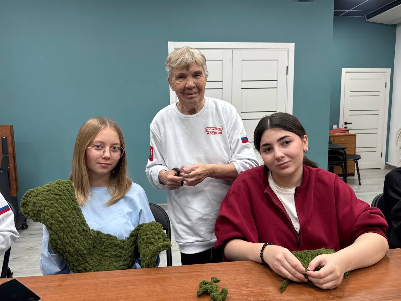 «Волонтеры Подмосковья» связали теплые шарфы для наших военнослужащих «Волонтеры Подмосковья» связали теплые шарфы для наших военнослужащих