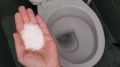 Соль в унитазе: неожиданные способы использования в быту
