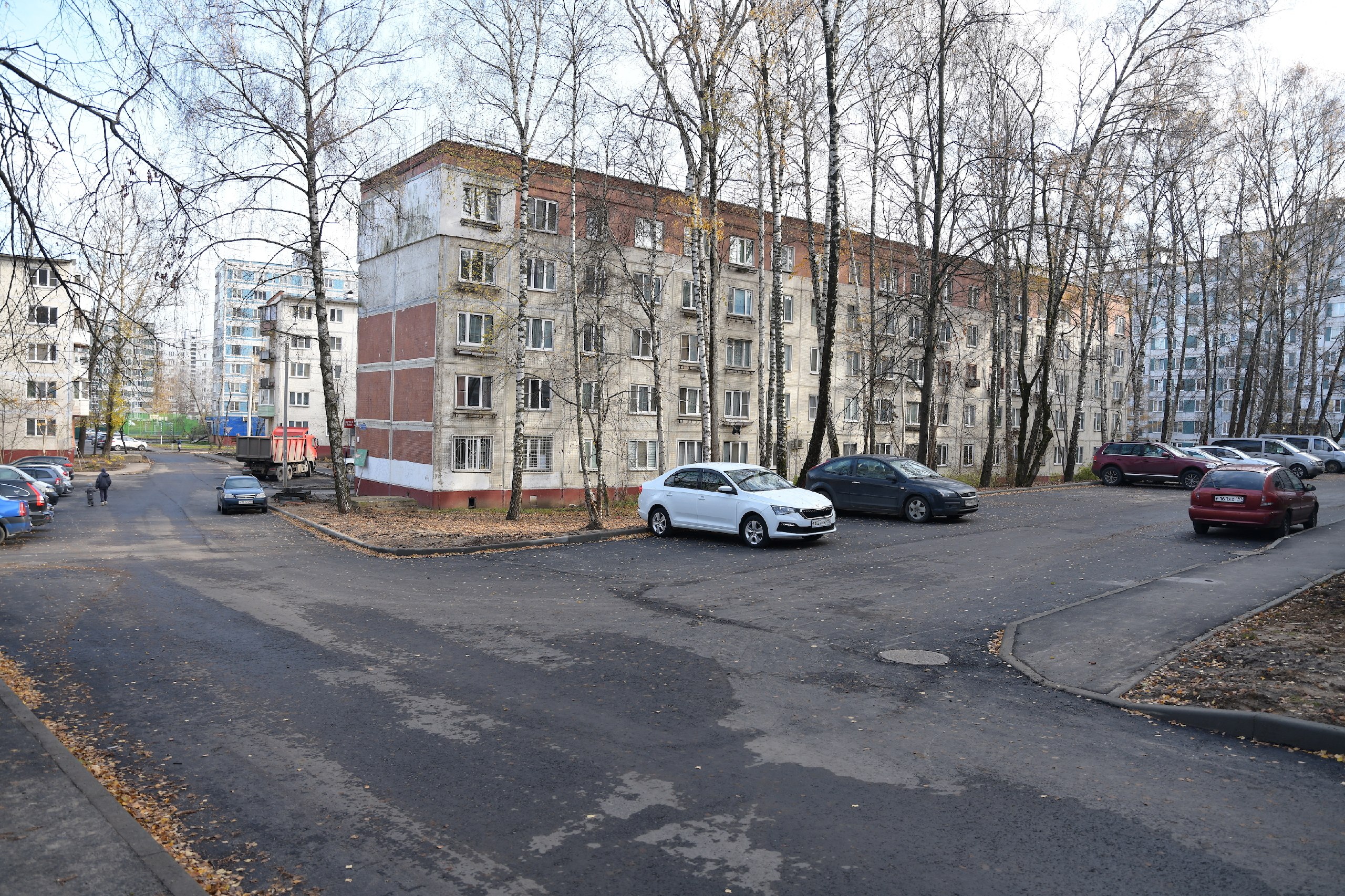 В Дмитрове завершены масштабные работы по комплексному благоустройству дворовых территорий на улице Космонавтов В Дмитрове завершены масштабные работы по комплексному благоустройству дворовых территорий на улице Космонавтов