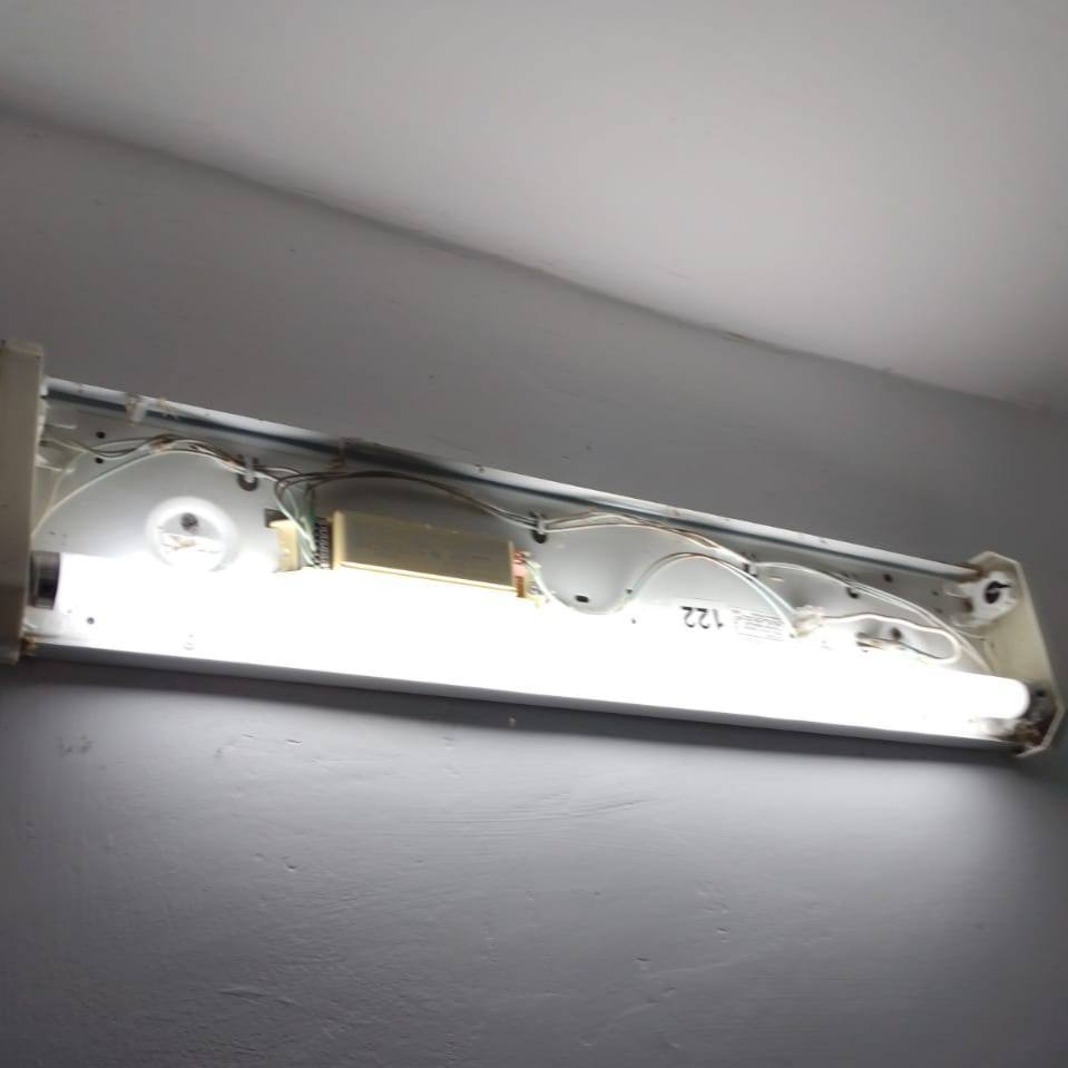 Свет в каждом уголке!. Сегодня наши электрики провели ремонт светильника по адресу: с. Шарапово, ул. Ленина, д. 8 К нам обратились жители с просьбой восстановить освещение в местах общего пользования Свет в каждом уголке!. Сегодня наши электрики провели ремонт светильника по адресу: с. Шарапово, ул. Ленина, д. 8 К нам обратились жители с просьбой восстановить освещение в местах общего пользования