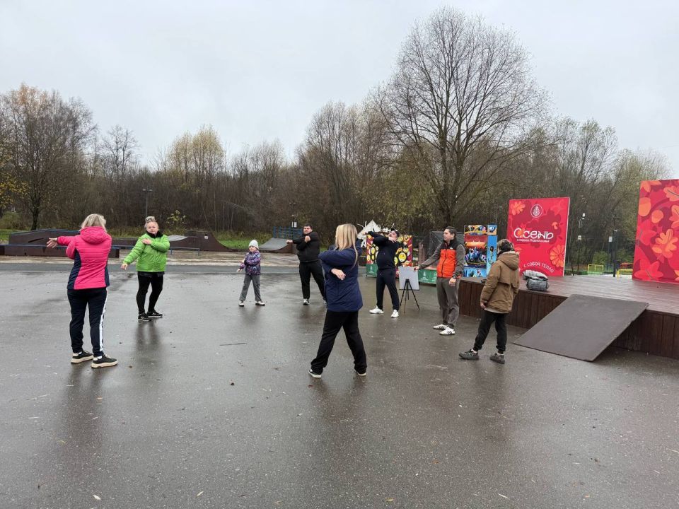 Утренняя зарядка прошла сегодня в Городском парке культуры и отдыха