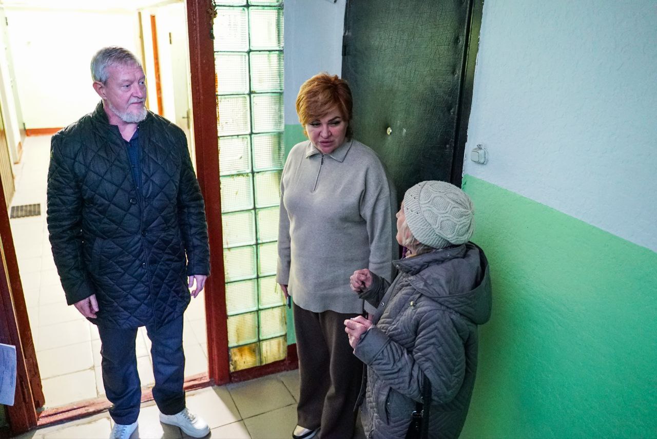 Жители и депутаты проверяют итоги работ по ремонту подъездов в Химках Жители и депутаты проверяют итоги работ по ремонту подъездов в Химках