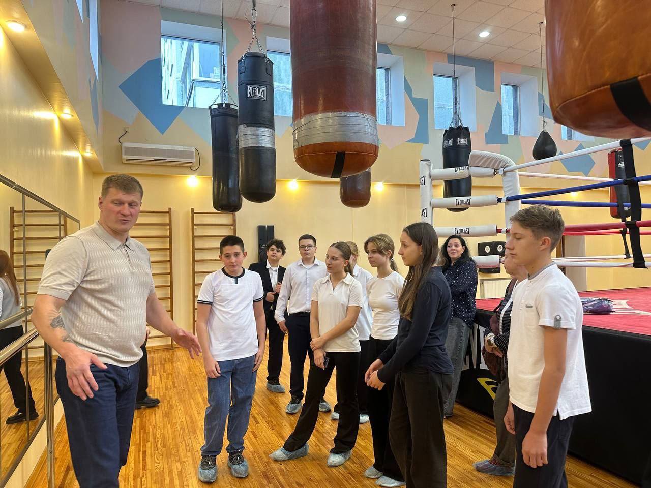 Михаил Собакин: Наши школьники продолжают познавательные экскурсии в муниципальные предприятия и учреждения Михаил Собакин: Наши школьники продолжают познавательные экскурсии в муниципальные предприятия и учреждения