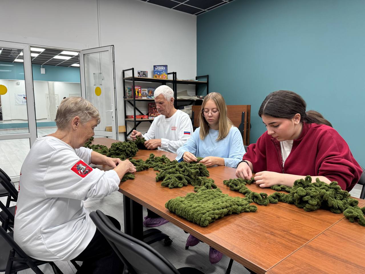 «Волонтеры Подмосковья» связали теплые шарфы для наших военнослужащих «Волонтеры Подмосковья» связали теплые шарфы для наших военнослужащих