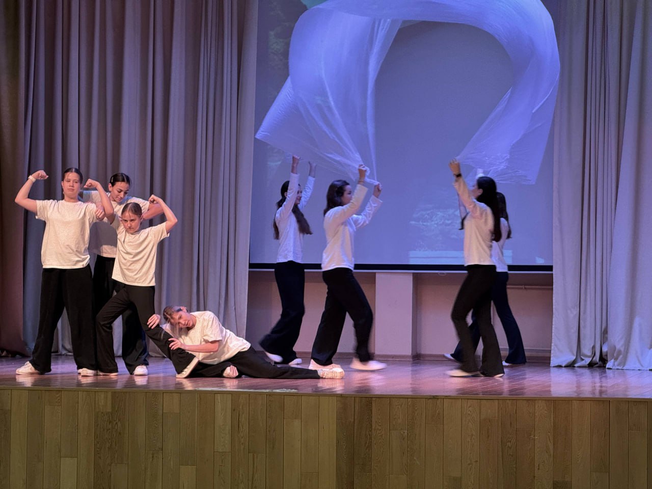 Порядка 200 Орлят России стали на крыло в школе имени Героя России Александра Монетова Порядка 200 Орлят России стали на крыло в школе имени Героя России Александра Монетова