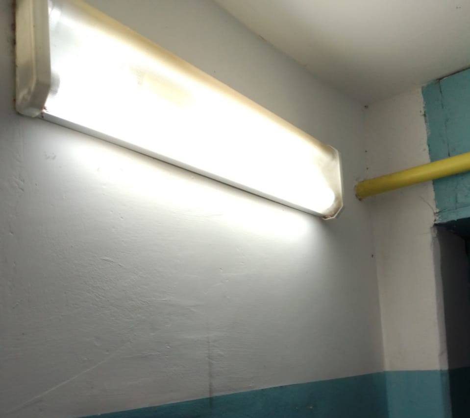 Свет в каждом уголке!. Сегодня наши электрики провели ремонт светильника по адресу: с. Шарапово, ул. Ленина, д. 8 К нам обратились жители с просьбой восстановить освещение в местах общего пользования Свет в каждом уголке!. Сегодня наши электрики провели ремонт светильника по адресу: с. Шарапово, ул. Ленина, д. 8 К нам обратились жители с просьбой восстановить освещение в местах общего пользования