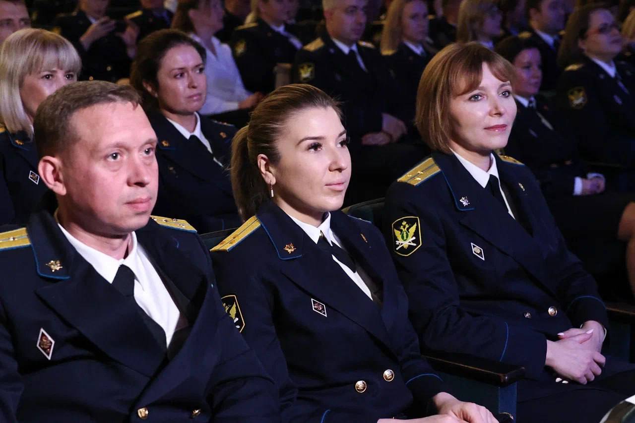 Андрей Воробьев поздравил судебных приставов с наступающим профессиональным праздником Андрей Воробьев поздравил судебных приставов с наступающим профессиональным праздником