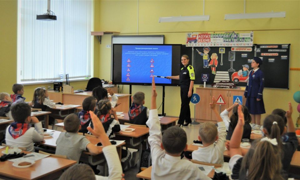В Дубне дошкольники «засветили» свои знания ПДД на необычном уроке безопасности