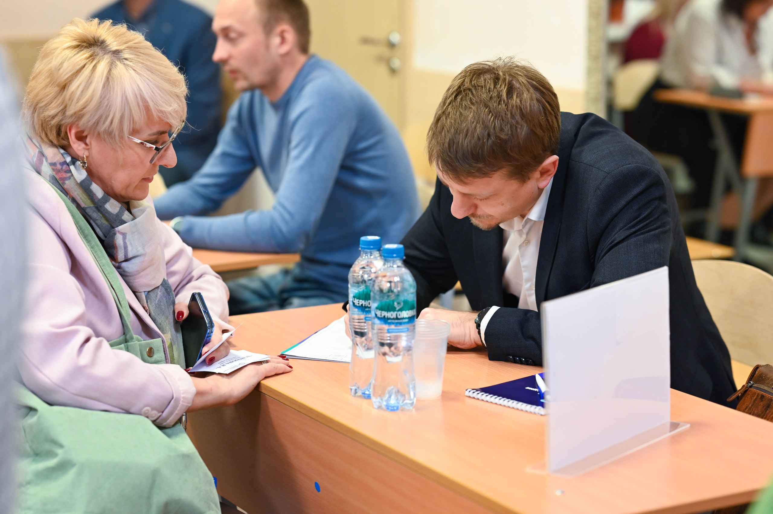 В Володарской школе состоялась очередная встреча в формате «выездной администрации», в которой приняли участие глава Ленинского округа Станислав Каторов, его заместители, руководители профильных управлений администрации... В Володарской школе состоялась очередная встреча в формате «выездной администрации», в которой приняли участие глава Ленинского округа Станислав Каторов, его заместители, руководители профильных управлений администрации...