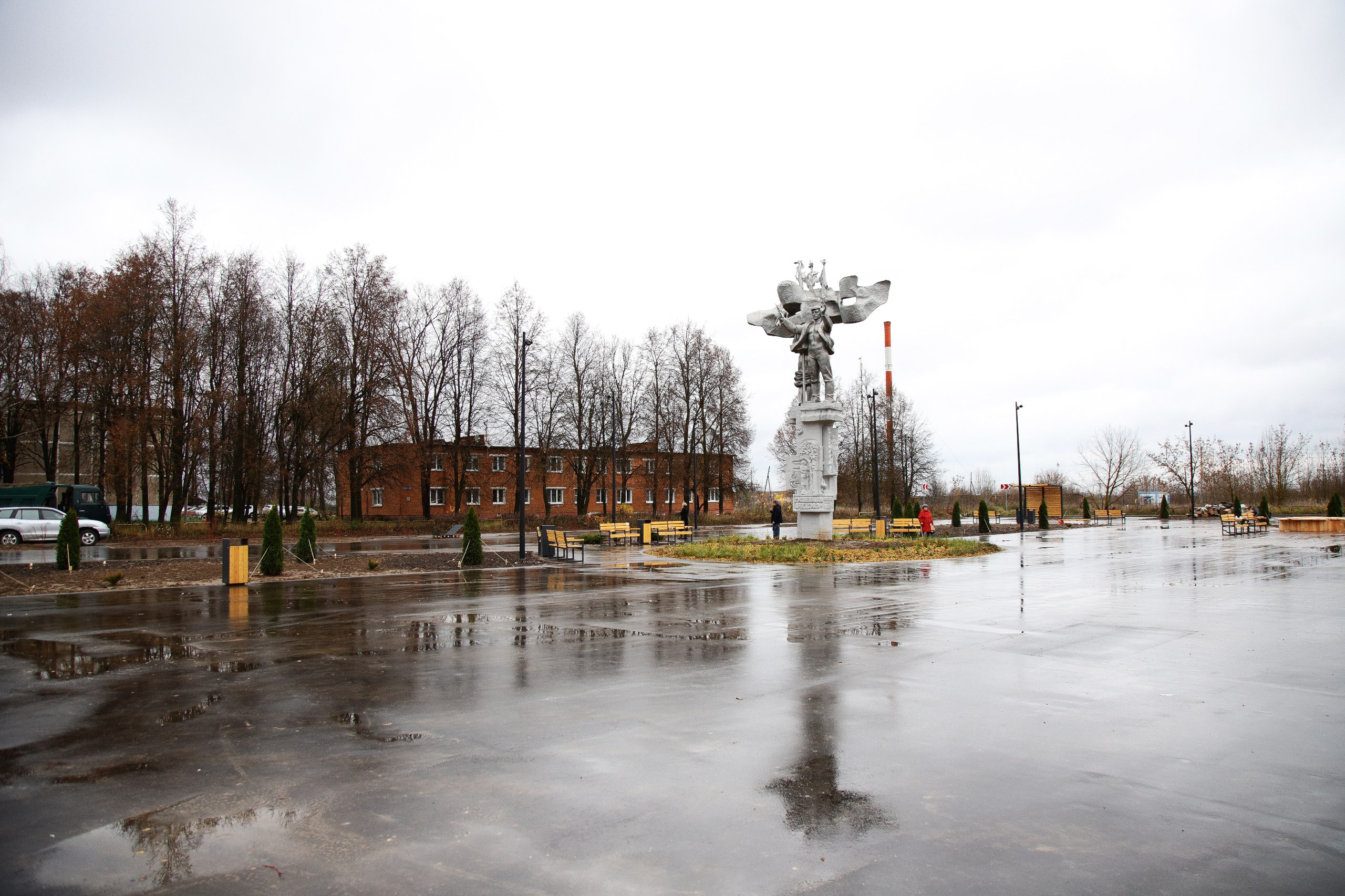 Алексей Малкин: С моим заместителем Сергеем Карасёвым заехали в деревню Ратчино и убедились, как здорово преображается её центральная площадь! Алексей Малкин: С моим заместителем Сергеем Карасёвым заехали в деревню Ратчино и убедились, как здорово преображается её центральная площадь!