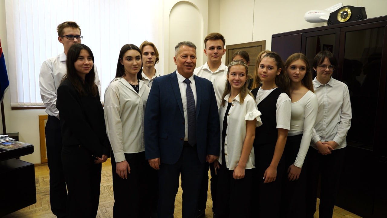 Школьники Долгопрудного примерили на себя роль госслужащих