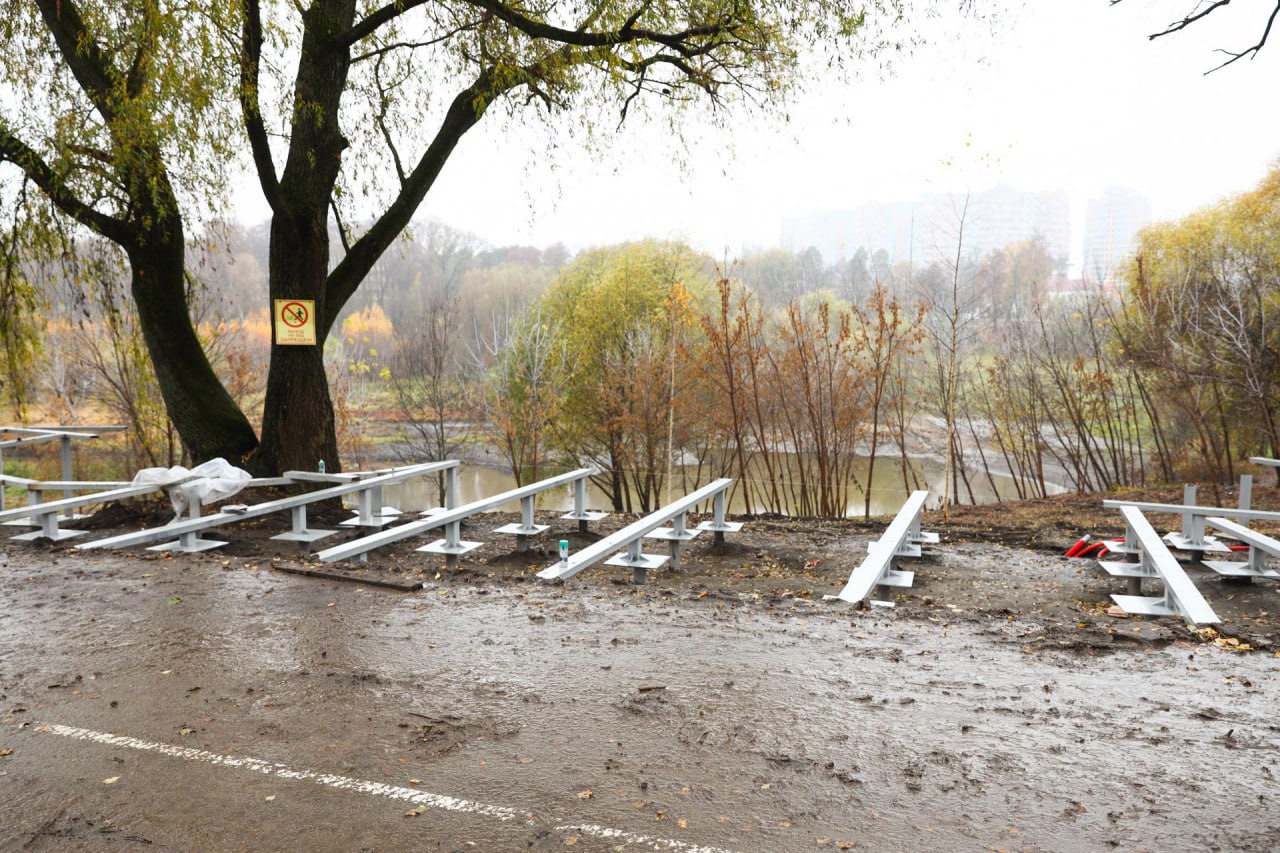 На правом берегу Борисоглебского озера в Раменском продолжается благоустройство территории На правом берегу Борисоглебского озера в Раменском продолжается благоустройство территории