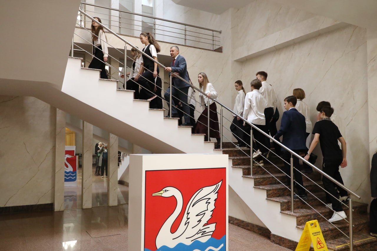 Школьники Долгопрудного примерили на себя роль госслужащих Школьники Долгопрудного примерили на себя роль госслужащих