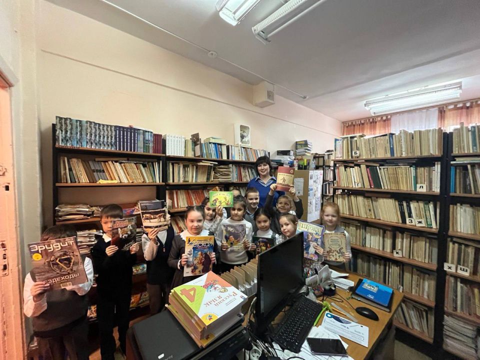 В школе прошли мероприятия по знакомству первоклассников с библиотекой