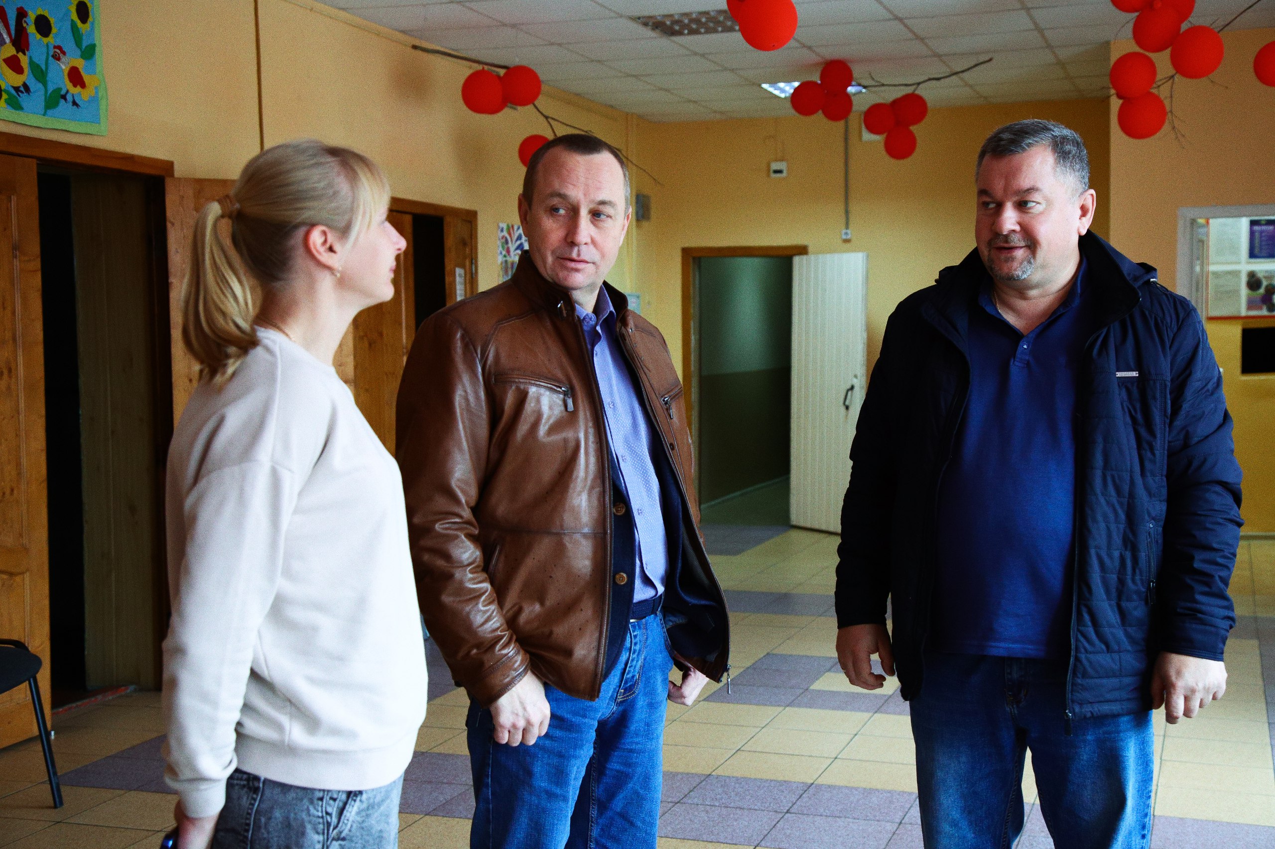 Алексей Малкин: С моим заместителем Сергеем Карасёвым заехали в деревню Ратчино и убедились, как здорово преображается её центральная площадь! Алексей Малкин: С моим заместителем Сергеем Карасёвым заехали в деревню Ратчино и убедились, как здорово преображается её центральная площадь!