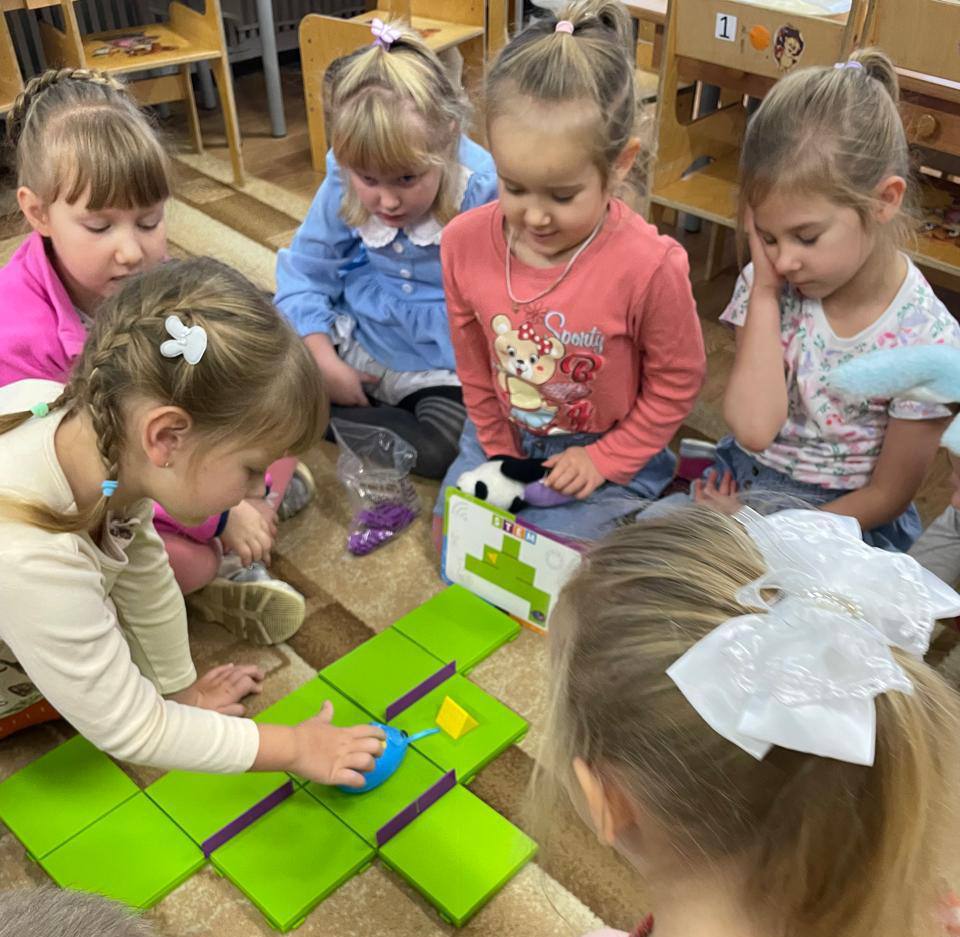 В рамках реализации проекта "Предшкола: стандарт детского сада" на тематической неделе "Инновационные технологии и практики" в МБОУ гимназии №2 м. о. Чехов (дошкольное отделение, здание 4) дети старшей группы с интересом... В рамках реализации проекта "Предшкола: стандарт детского сада" на тематической неделе "Инновационные технологии и практики" в МБОУ гимназии №2 м. о. Чехов (дошкольное отделение, здание 4) дети старшей группы с интересом...