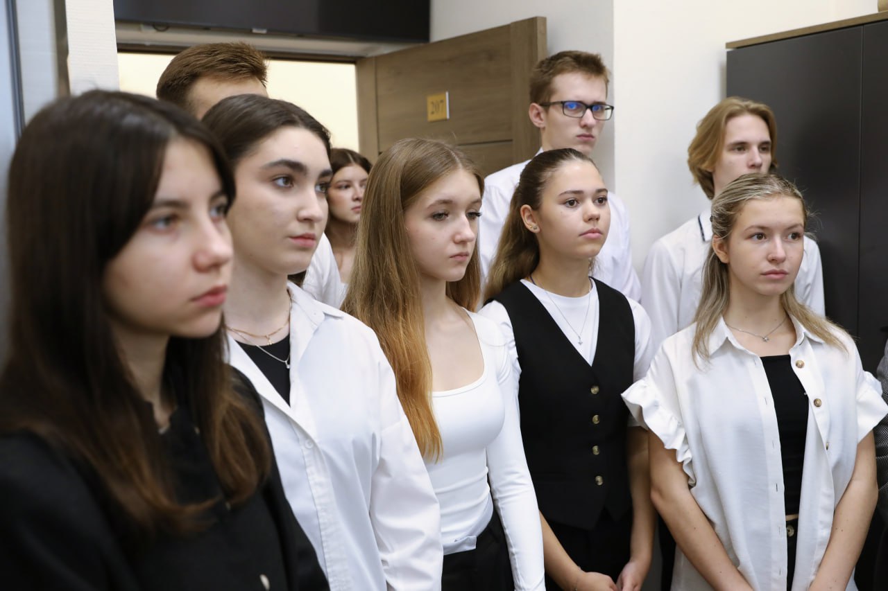 Школьники Долгопрудного примерили на себя роль госслужащих Школьники Долгопрудного примерили на себя роль госслужащих