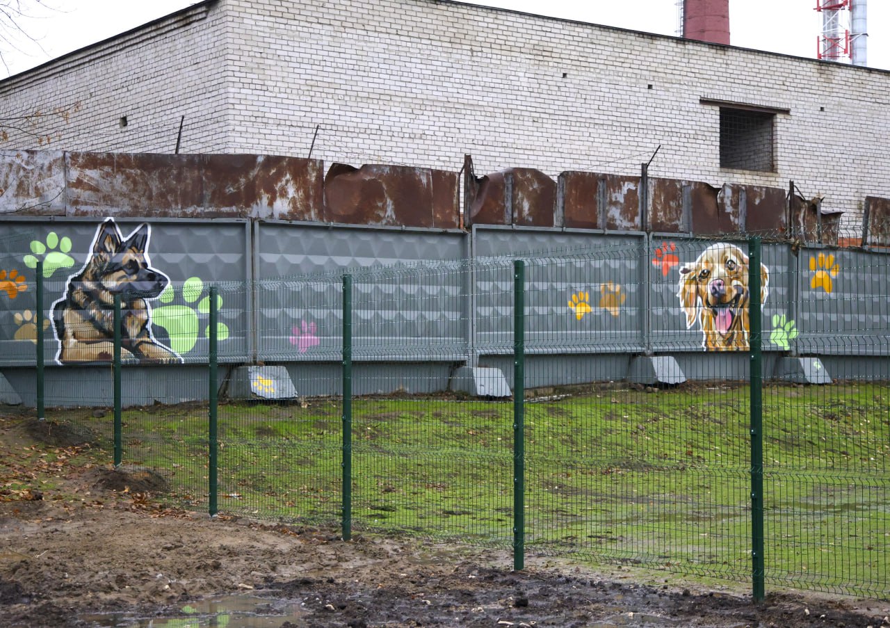 Завершается благоустройство сквера на восточной стороне города Завершается благоустройство сквера на восточной стороне города