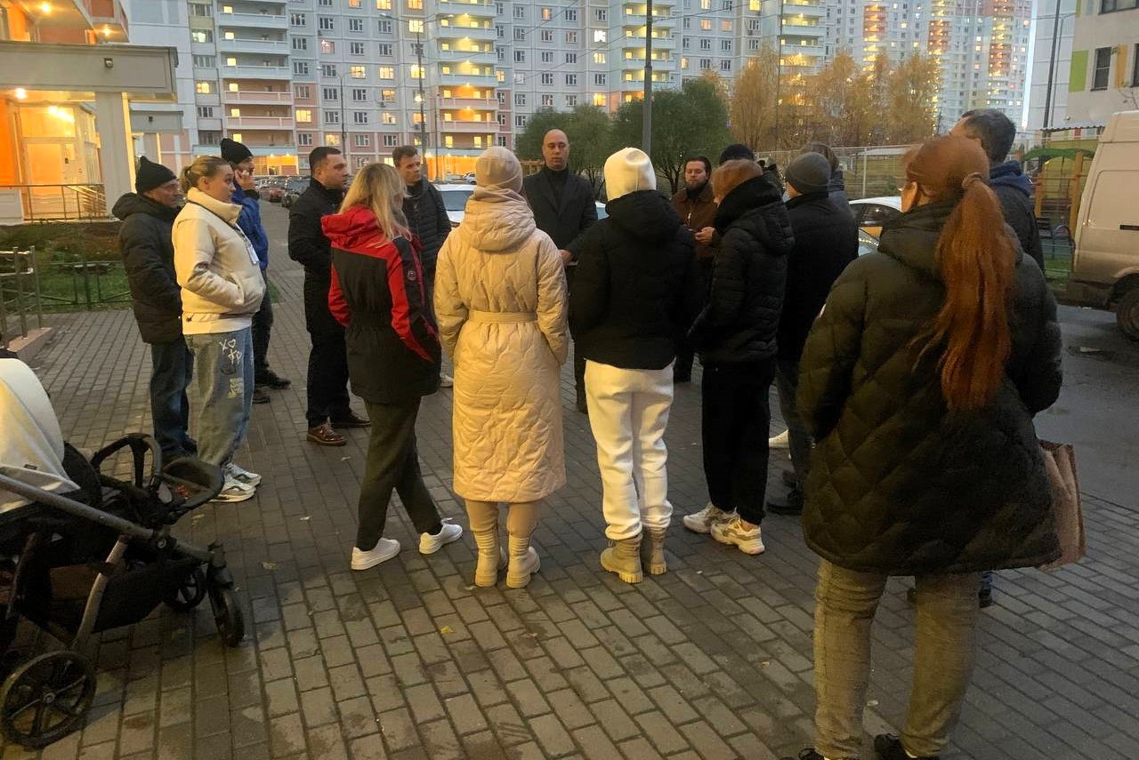 В Мытищах прошла встреча с жителями многоквартирного дома по улице Борисовке В Мытищах прошла встреча с жителями многоквартирного дома по улице Борисовке