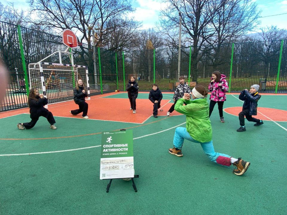 Сегодня в Парке «Дубки» с. Троицкое прошла активная разминка Спорт в парке