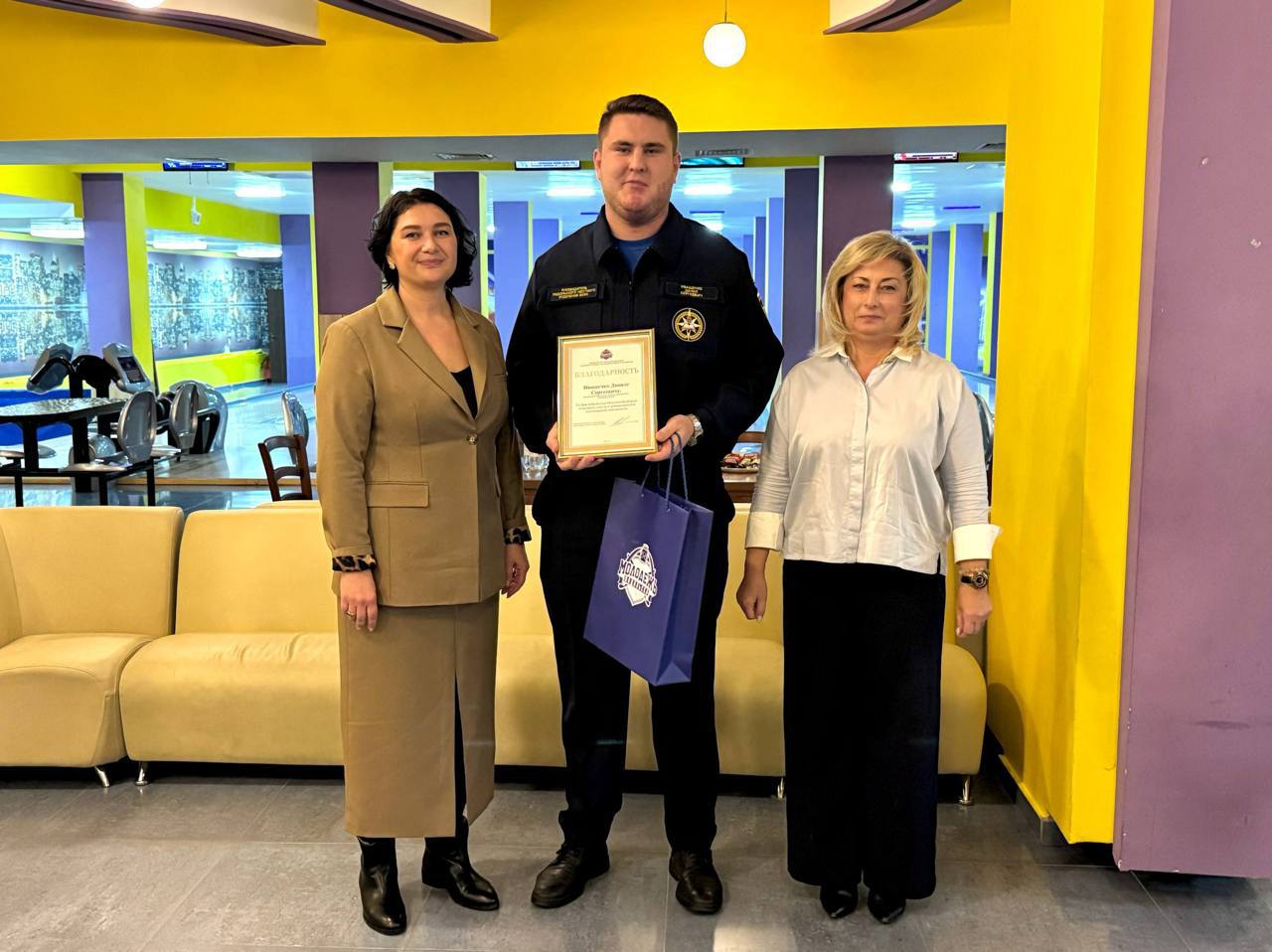 В День добровольца наградили 15 активистов молодёжных общественных организаций округа В День добровольца наградили 15 активистов молодёжных общественных организаций округа