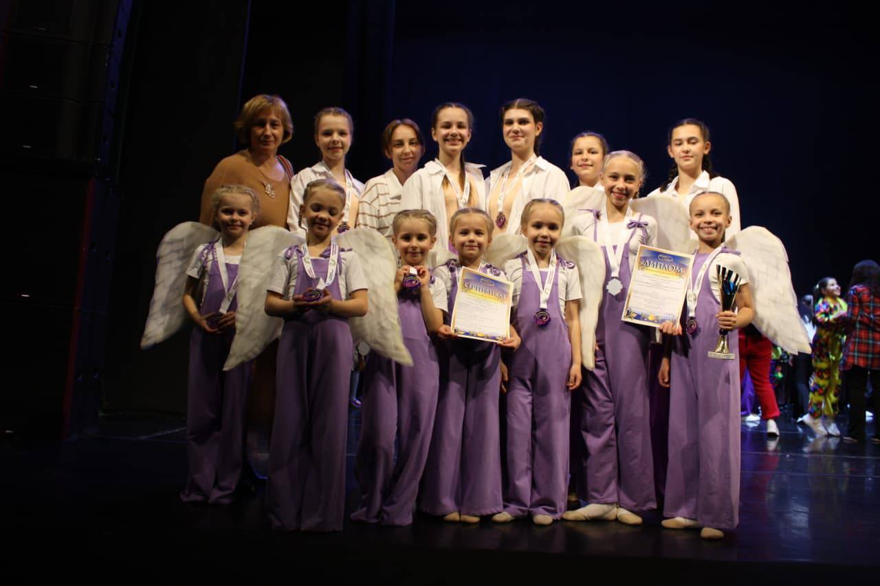 Коллектив эстрадно-спортивного танца «Нон-Стоп» МБУ ДО «Центр Орбита» успешно выступил на Международном фестивале-конкурсе, завоевав почетное звание Лауреата 2 степени за номер «Всегда рядом»