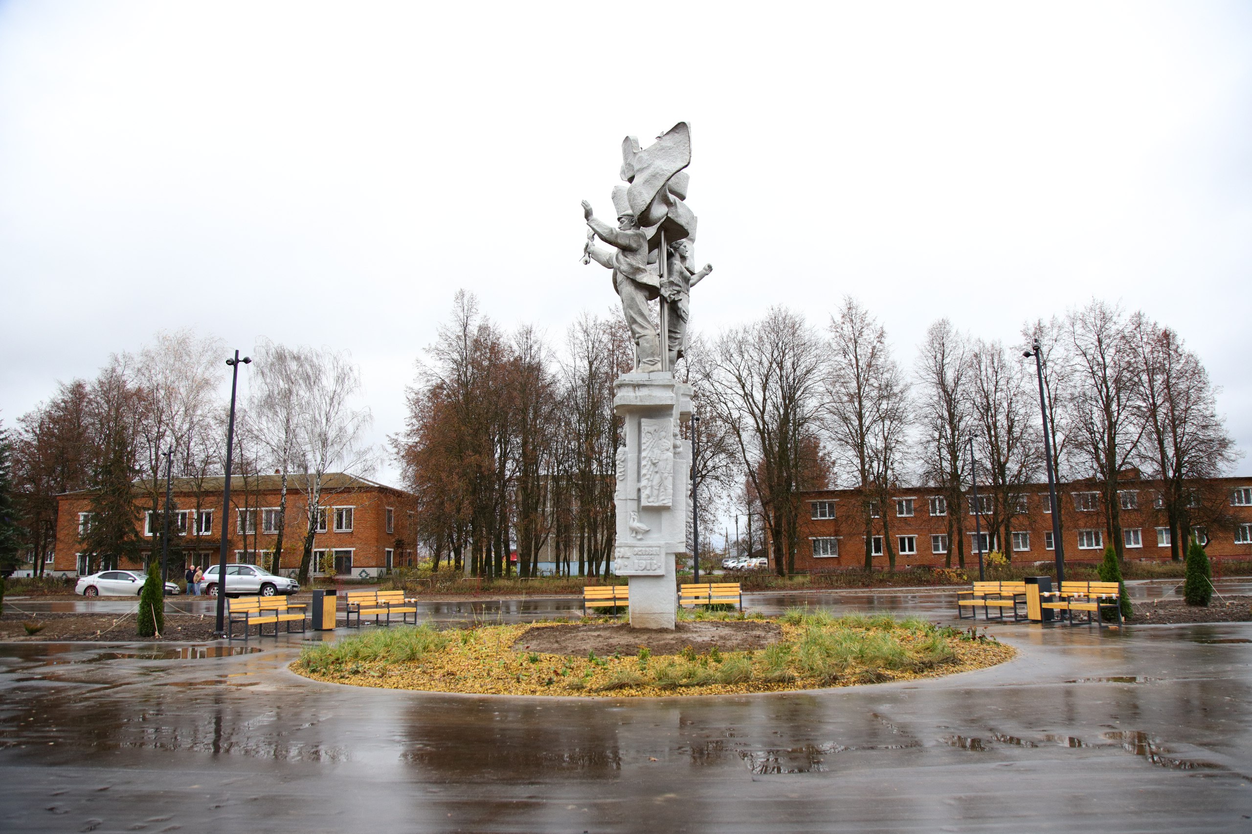 Алексей Малкин: С моим заместителем Сергеем Карасёвым заехали в деревню Ратчино и убедились, как здорово преображается её центральная площадь!