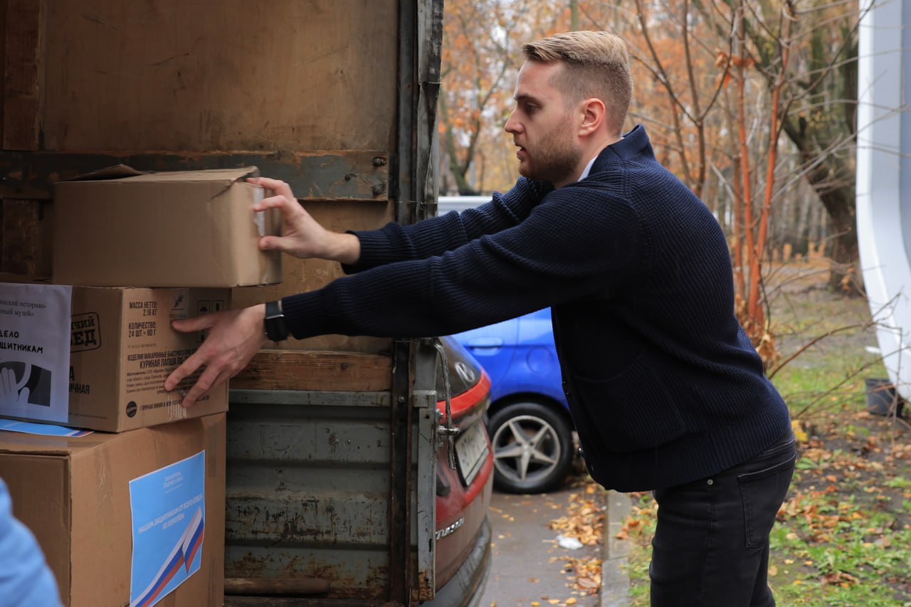 Более тонны гуманитарной помощи отправили жители Королёва участникам СВО в преддверии "Дня народного единства" Более тонны гуманитарной помощи отправили жители Королёва участникам СВО в преддверии "Дня народного единства"