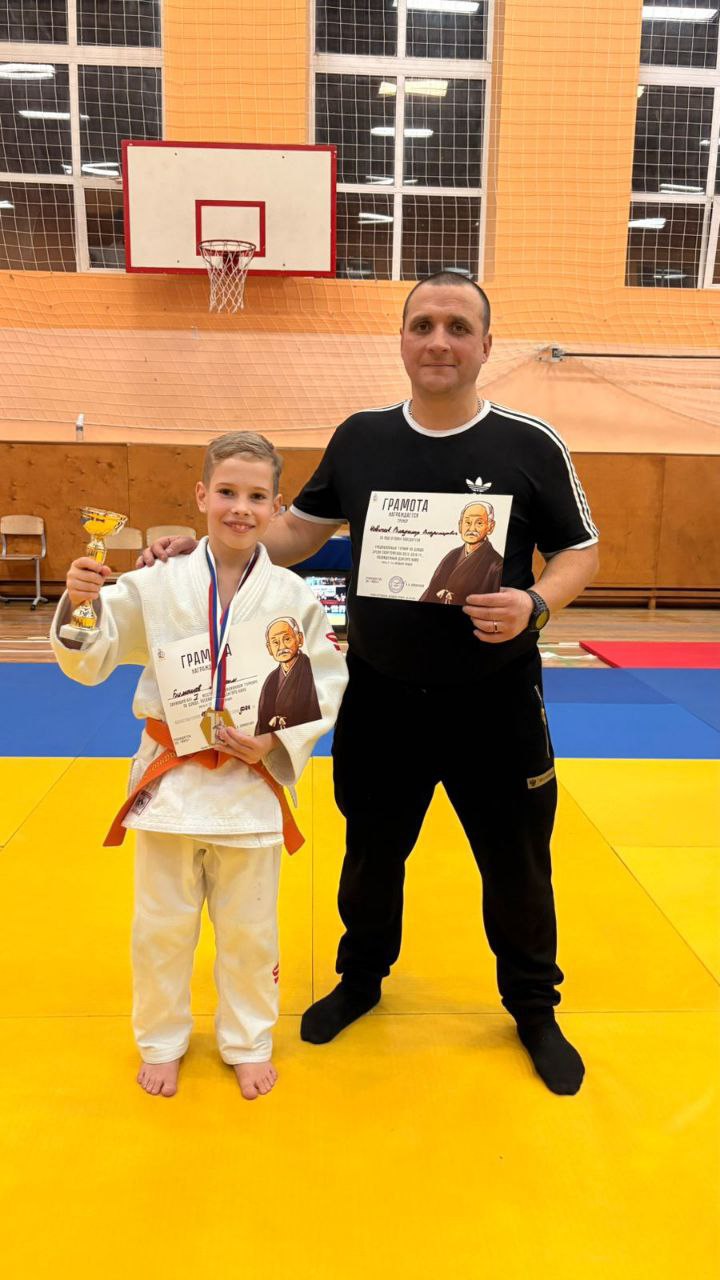 В Лосино-Петровском юные дзюдоисты сошлись в схватках, чтобы почтить память основателя этого вида спорта Дзигаро Кано В Лосино-Петровском юные дзюдоисты сошлись в схватках, чтобы почтить память основателя этого вида спорта Дзигаро Кано