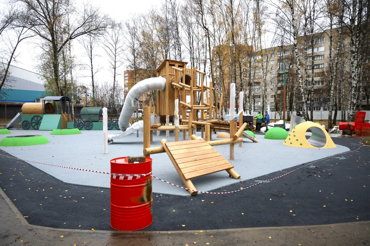 Завершается благоустройство сквера на восточной стороне города