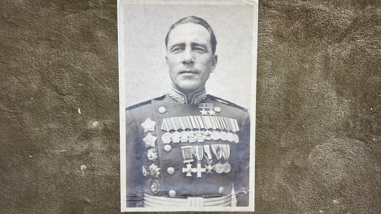 В коломенском Музее боевой славы работает временная выставка «Маршалы в запас не уходят», посвящённая 125-летию со дня рождения дважды Героя Советского Союза, маршала бронетанковых войск Михаила Ефимовича Катукова.  В коломенском Музее боевой славы работает временная выставка «Маршалы в запас не уходят», посвящённая 125-летию со дня рождения дважды Героя Советского Союза, маршала бронетанковых войск Михаила Ефимовича Катукова.