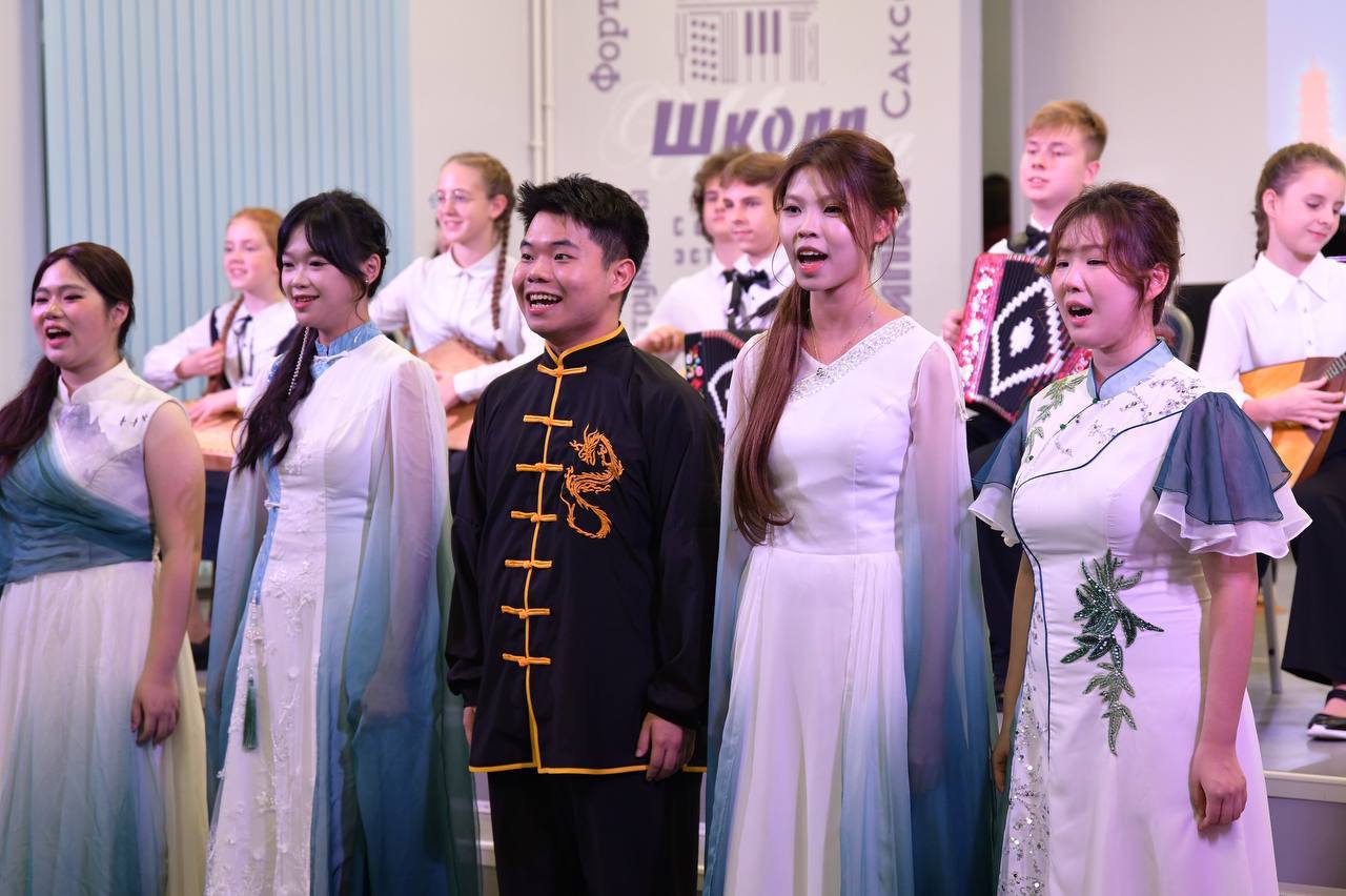 Десять лет дружбы — это только начало! Десять лет дружбы — это только начало!