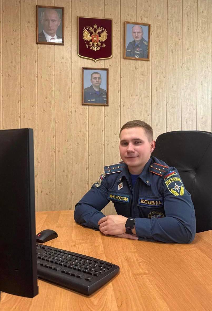 Начальник пожарно-спасательной части из Домодедово Даниил Костылев занял второе место в конкурсе рисунков, посвящённом 35-летию МЧС России Начальник пожарно-спасательной части из Домодедово Даниил Костылев занял второе место в конкурсе рисунков, посвящённом 35-летию МЧС России