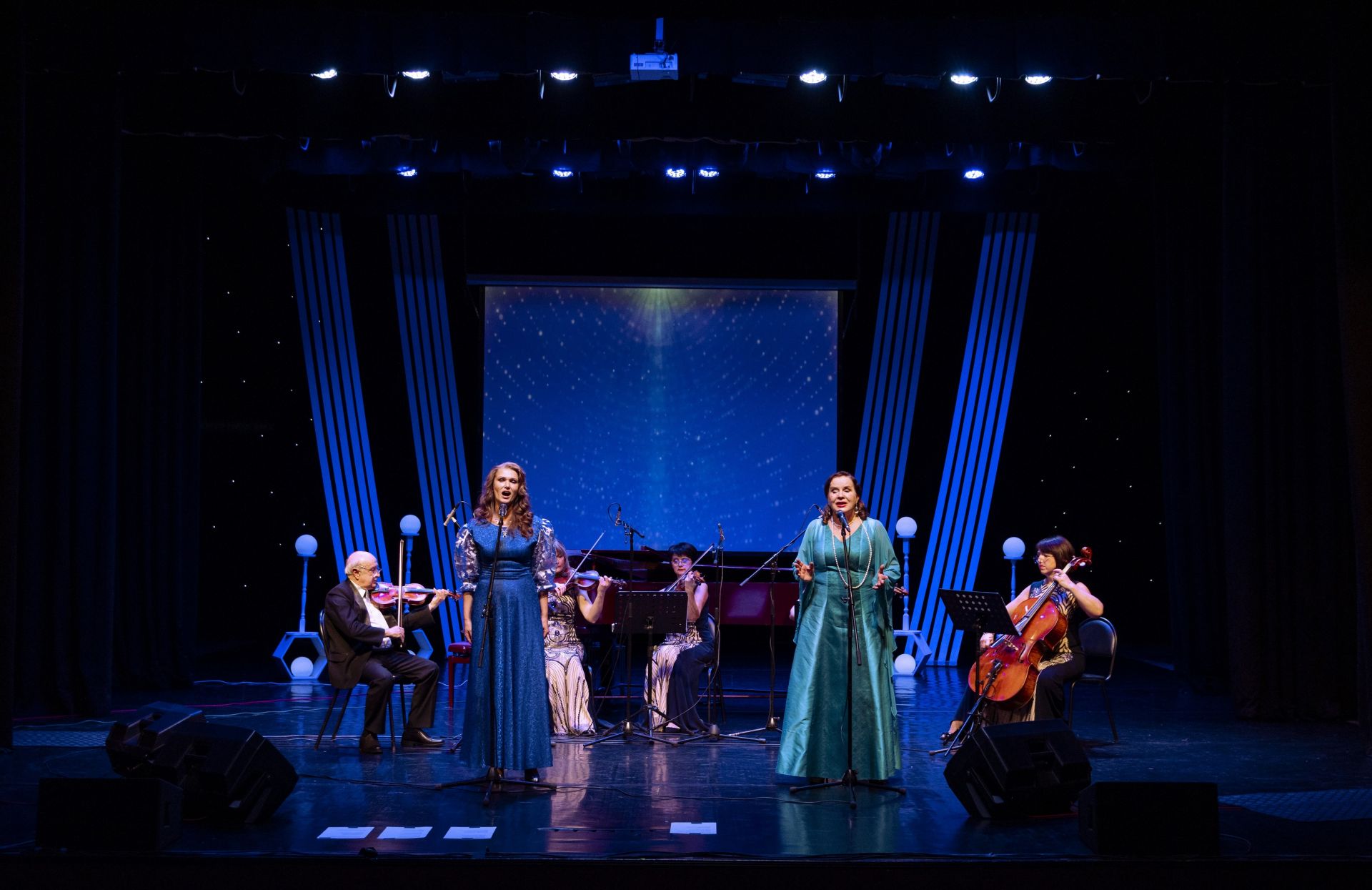 Наши новости. Ансамбль камерной музыки "Арт-классик" представил уникальную программу советской классики в ДК "Дружба" г. Чехов Наши новости. Ансамбль камерной музыки "Арт-классик" представил уникальную программу советской классики в ДК "Дружба" г. Чехов