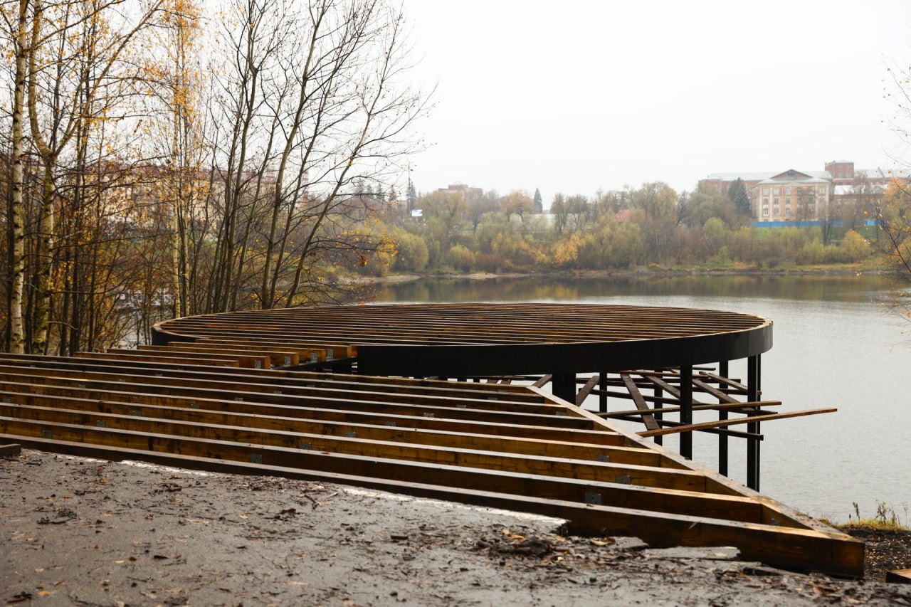 На правом берегу Борисоглебского озера в Раменском продолжается благоустройство территории На правом берегу Борисоглебского озера в Раменском продолжается благоустройство территории