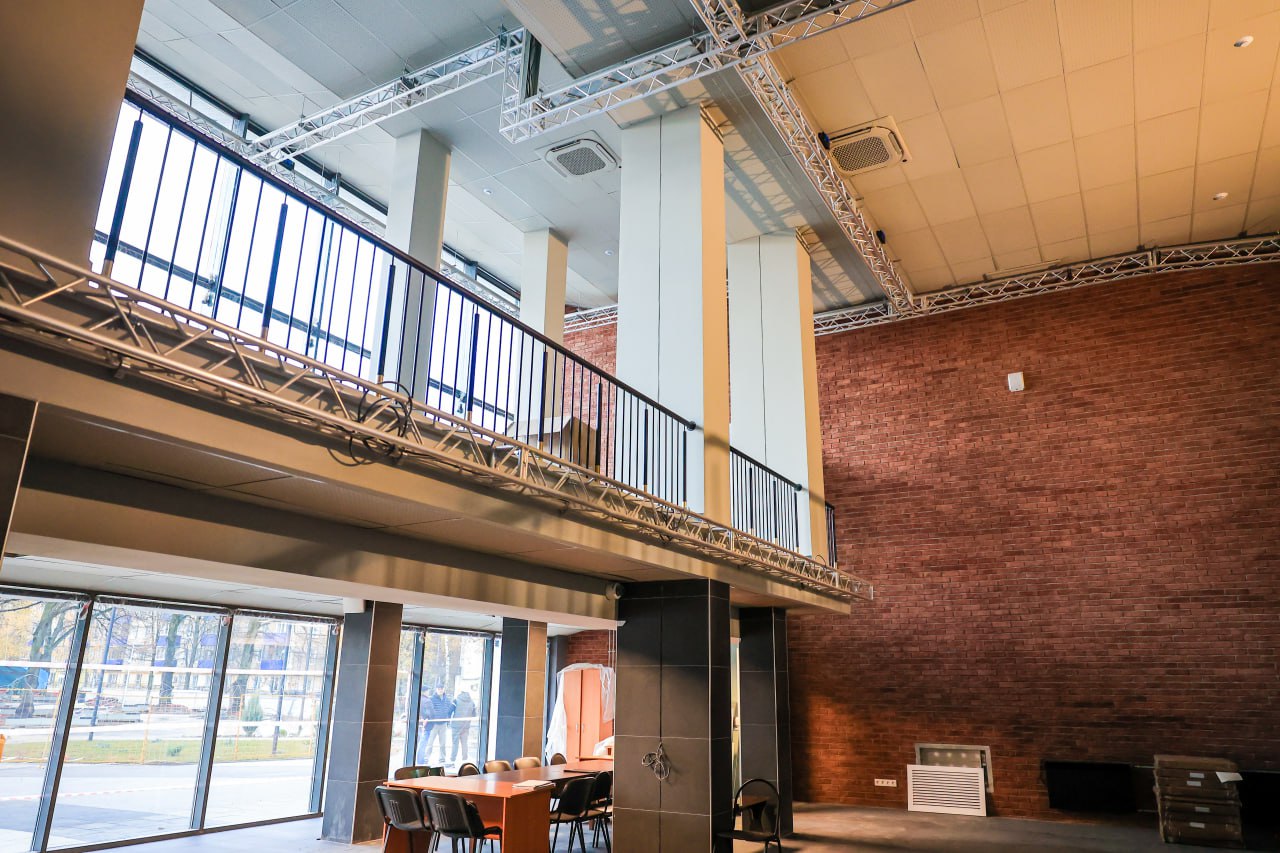 Юлия Купецкая:   Обновленный театр драмы и комедии «ФЭСТ» — последние штрихи Юлия Купецкая:   Обновленный театр драмы и комедии «ФЭСТ» — последние штрихи