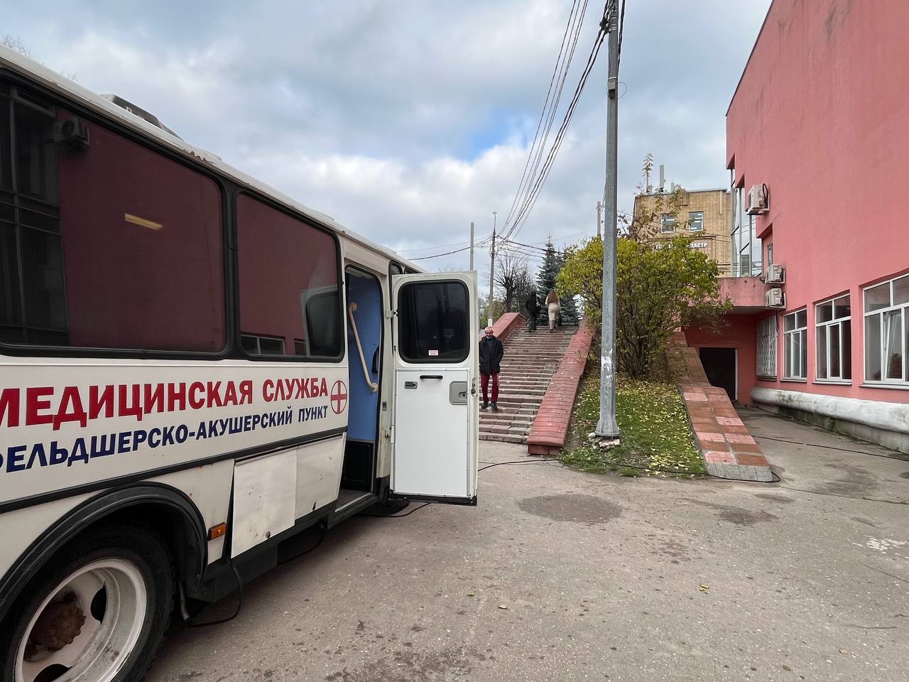 На вакцинацию к администрации