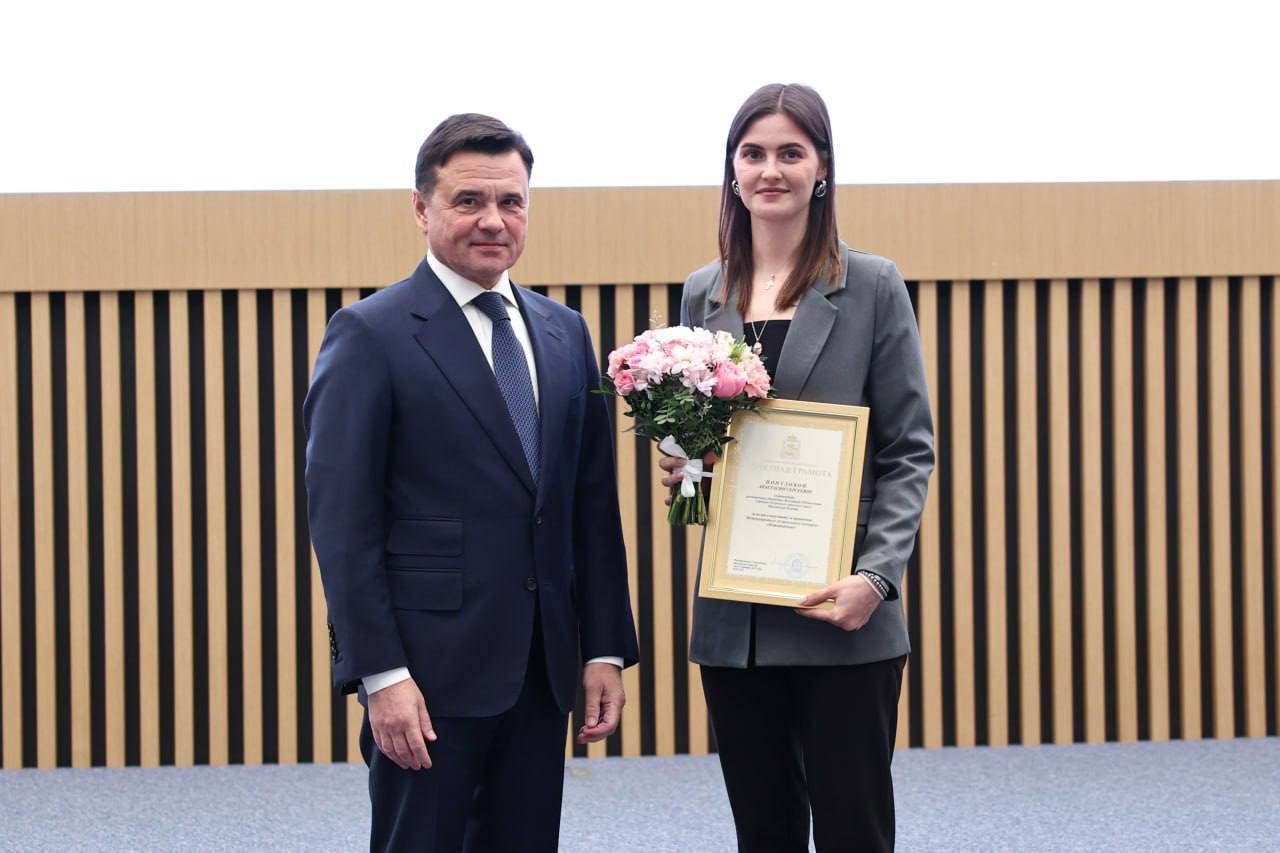 Также с большим удовольствием вручила сегодня награды нашим «Волонтёрам Подмосковья», которые активно участвуют в общественной жизни округа, всегда готовы прийти на помощь, предлагают новые проекты и идеи Также с большим удовольствием вручила сегодня награды нашим «Волонтёрам Подмосковья», которые активно участвуют в общественной жизни округа, всегда готовы прийти на помощь, предлагают новые проекты и идеи