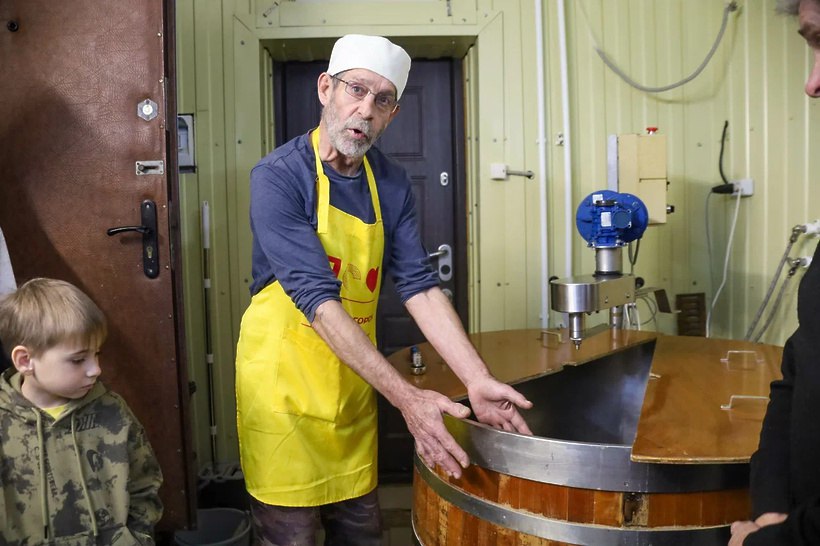 Семьи участников СВО познакомились с процессом производства сыра! Семьи участников СВО познакомились с процессом производства сыра!