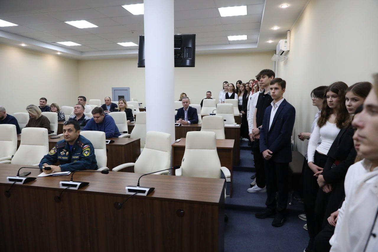 Школьники Долгопрудного примерили на себя роль госслужащих Школьники Долгопрудного примерили на себя роль госслужащих