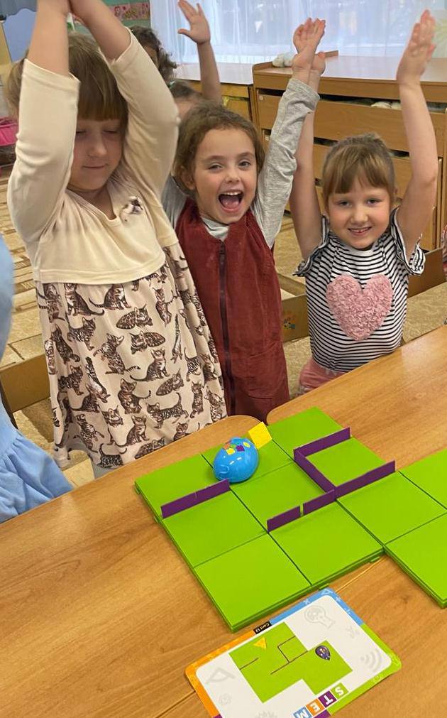 В рамках реализации проекта "Предшкола: стандарт детского сада" на тематической неделе "Инновационные технологии и практики" в МБОУ гимназии №2 м. о. Чехов (дошкольное отделение, здание 4) дети старшей группы с интересом... В рамках реализации проекта "Предшкола: стандарт детского сада" на тематической неделе "Инновационные технологии и практики" в МБОУ гимназии №2 м. о. Чехов (дошкольное отделение, здание 4) дети старшей группы с интересом...